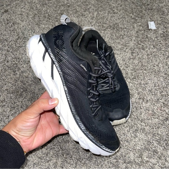 Hoka One One Clifton 6 Black & White Womens Walking Sneakers Sz 9